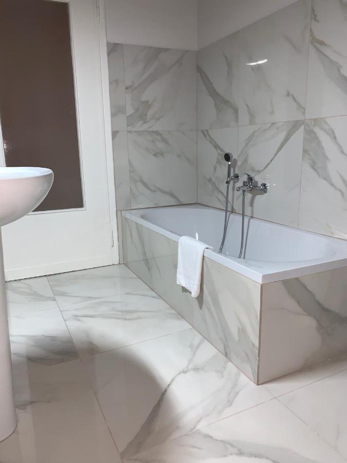 Suite Lame 37 Rental Rooms Болонья Екстер'єр фото