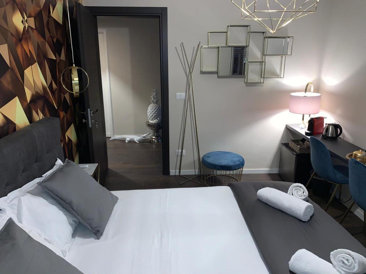 Suite Lame 37 Rental Rooms Болонья Екстер'єр фото