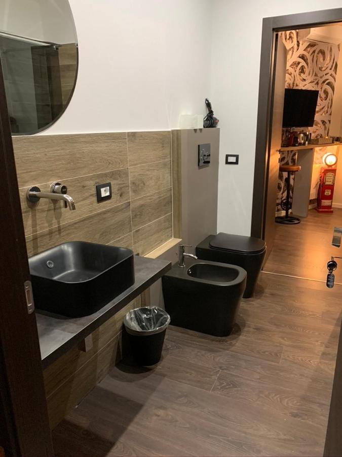 Suite Lame 37 Rental Rooms Болонья Екстер'єр фото