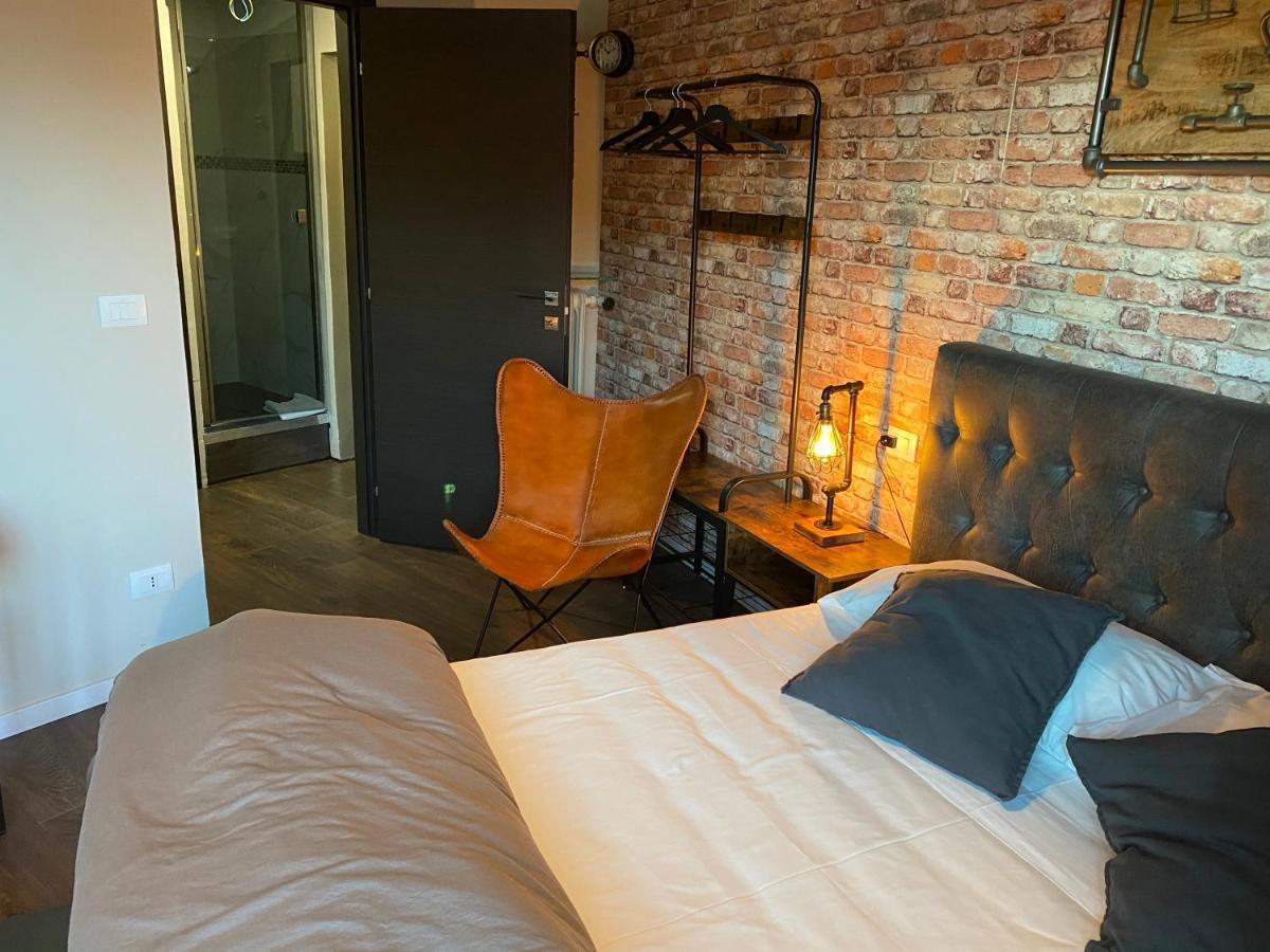 Suite Lame 37 Rental Rooms Болонья Екстер'єр фото