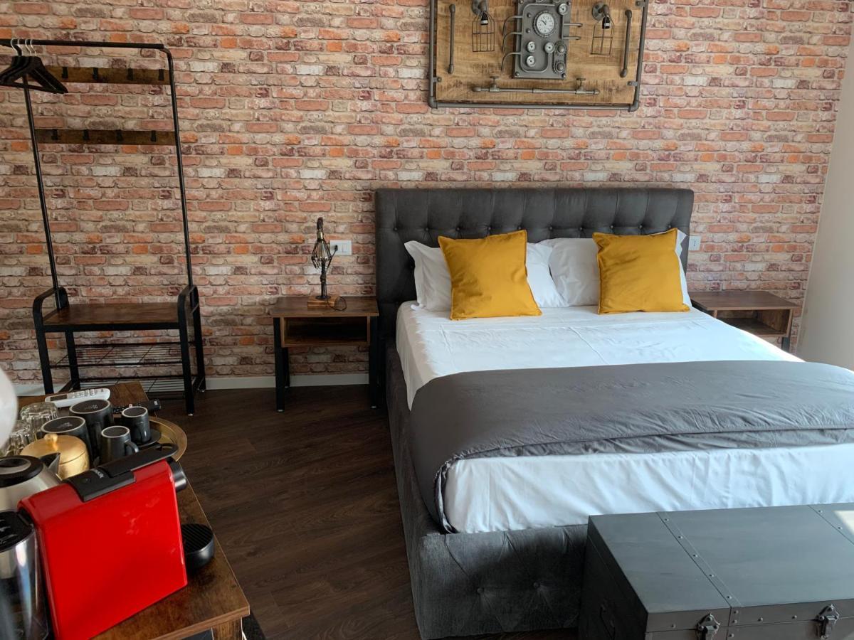 Suite Lame 37 Rental Rooms Болонья Екстер'єр фото